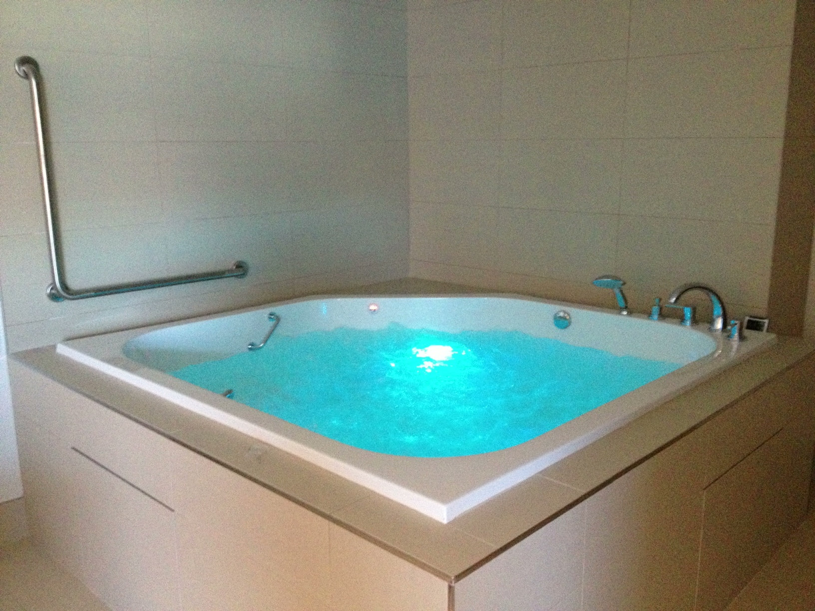 Clinical Waterbirth Integration in Hospital Maternity Care